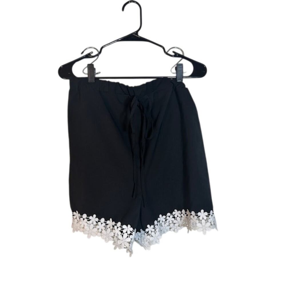 Shein Black Elastic Waist White Flower Crochet Trim Dressy Shorts Women Sz S